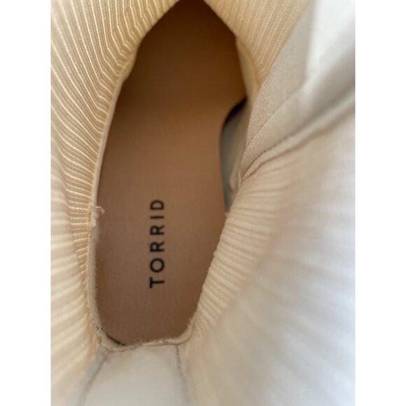 Torrid Stretch Ribbed Knit Bootie Size 9.5WW Block Heels Almond Toe Cream Modern - Picture 7 of 9
